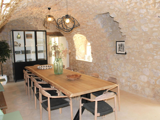 Dining 2, Holiday Home in Bagnols-en-foret With Pool, Var