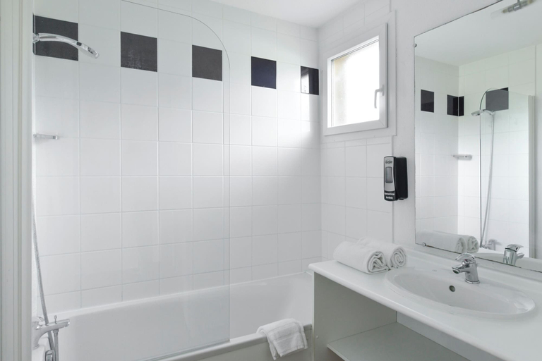 Bathroom, Domaine de Saint-Orens, Gers