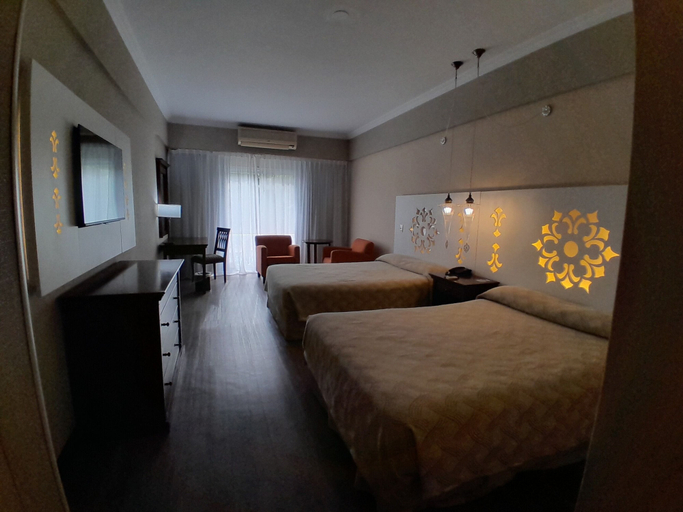 Bedroom 2, Howard Johnson by Wyndham Resort Pilar, Pilar