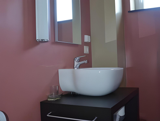 Bathroom 15
