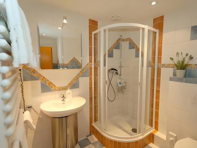 Bathroom 10