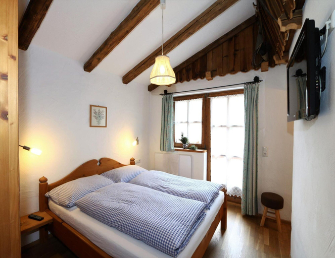 Room 4, Holiday Home in Grossarl With Mountain Views, Sankt Johann im Pongau