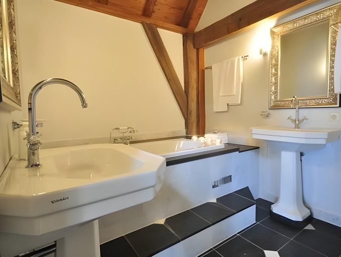 Bathroom 24