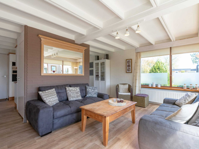 Living room 5, Comfortable Holiday Home in Sint Maartenszee, Zijpe