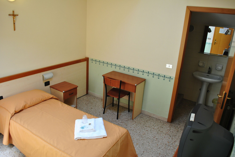 Bedroom 3, Centro Carraro, Verona