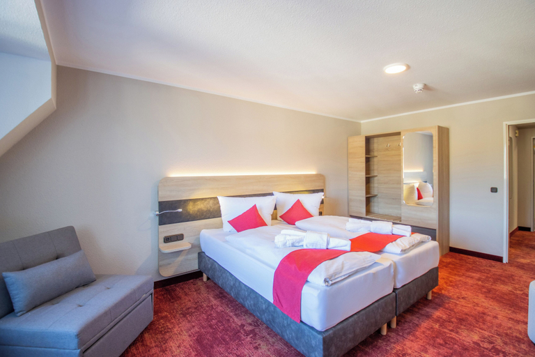 Bedroom 2, Hotel Lengenfelder Hof, Vogtlandkreis