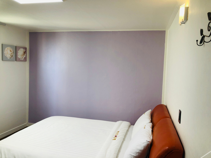 Bedroom 3, Jeju Donghae Hotel, Jeju