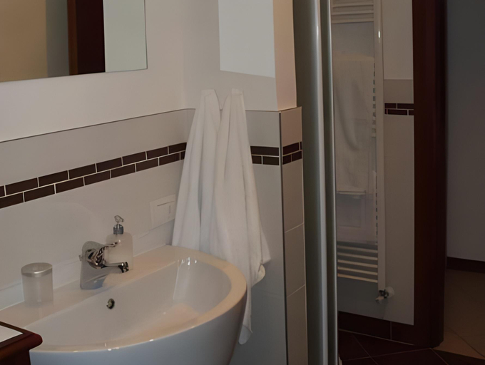 Bathroom 15