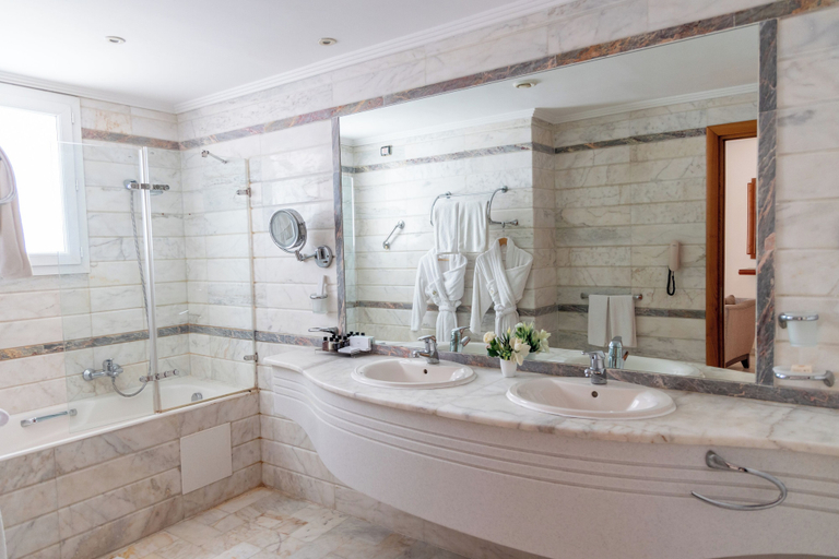 Bathroom 5, Tunis Grand Hotel, Ariana Médina