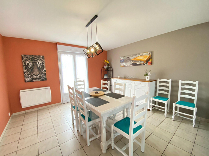 Dining 2, Holiday Home in Normandy Near Sandy Beaches, Manche