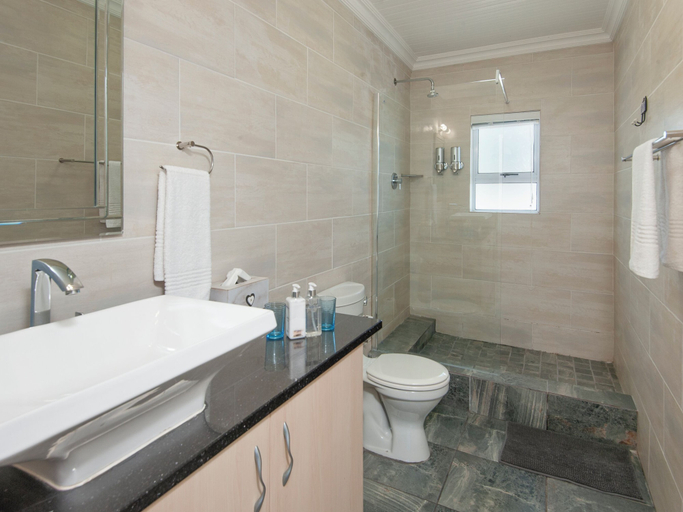 Bathroom 5, Oude Schuur Boutique, Overberg