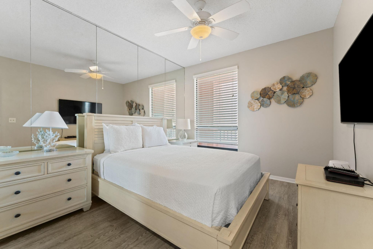 Bedroom 2, Seachase 704c, Baldwin