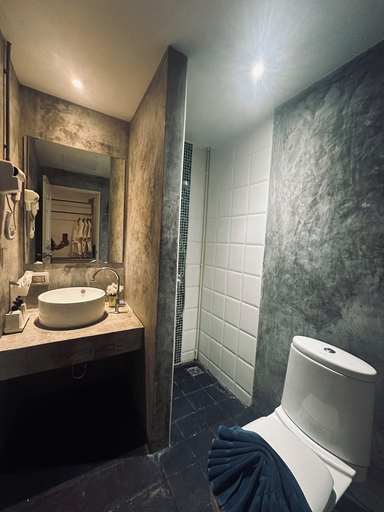 Bathroom 4, Tatata Koh Tao, Ko Phangan