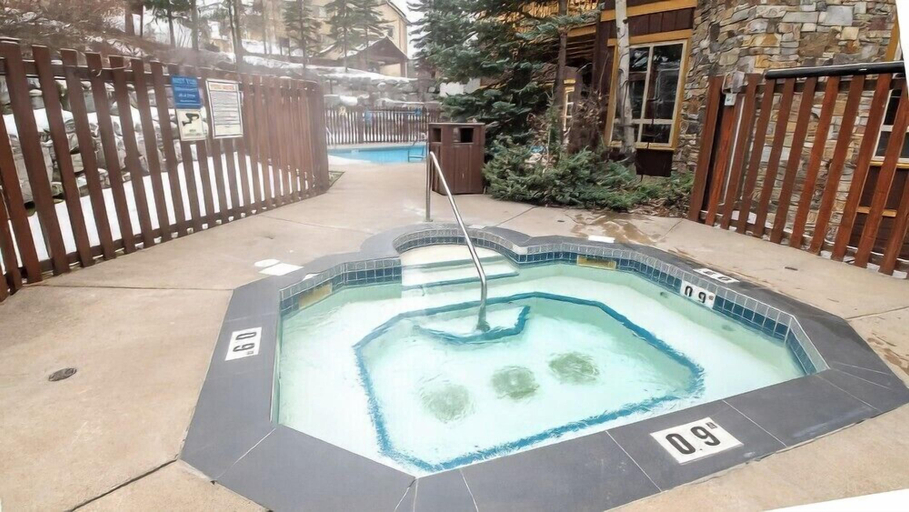 Sport & Beauty 4, Stone Creek Chalet by Fernie Lodging CO, East Kootenay
