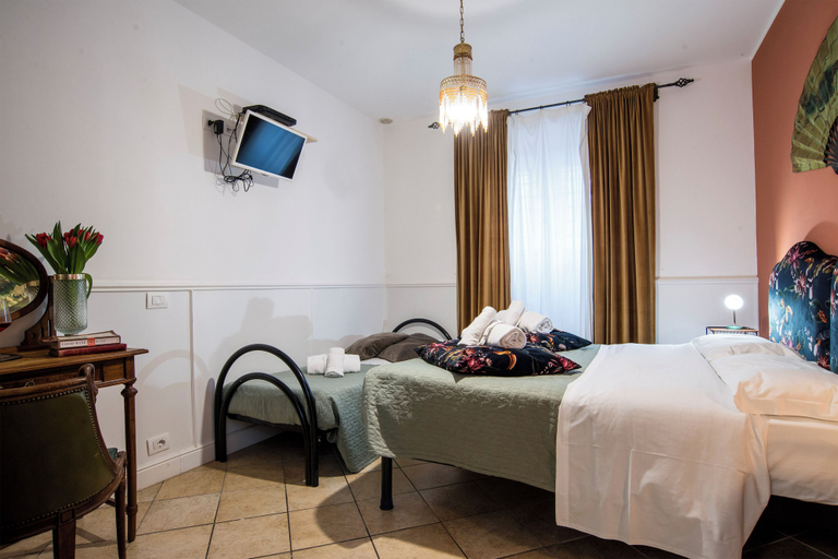 Bedroom 3, Colosseum B, Rome