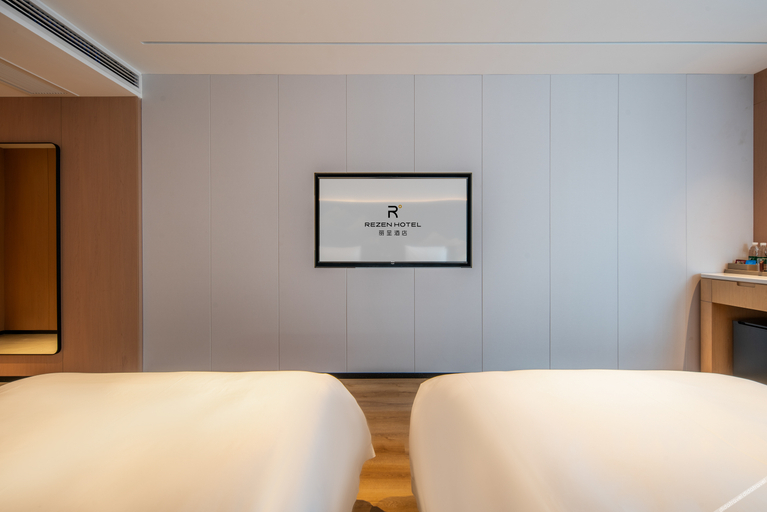 Bedroom 2, Rezen Hotel Xinxiang East Railway Station Pingyuan Road, Xinxiang