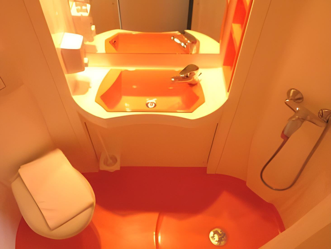 Bathroom 10