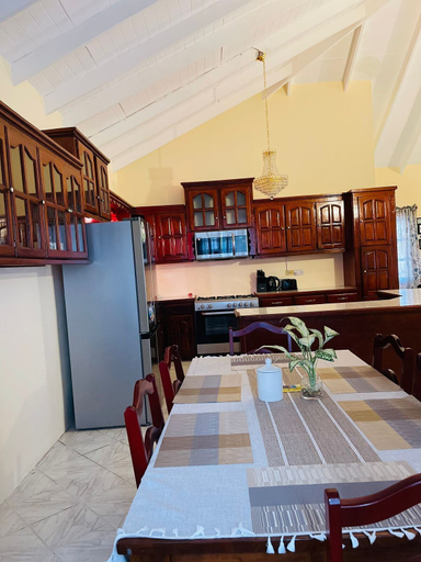 Food & Drinks, Castle Berry Apartments