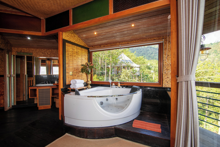 Bathroom 10