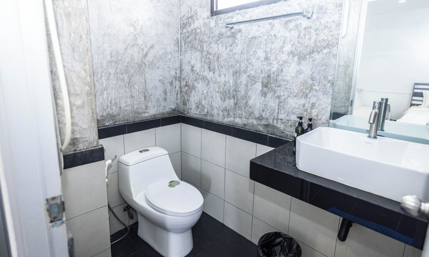 Bathroom 3, Belle Cose Guest House Phuket, Phuket Island