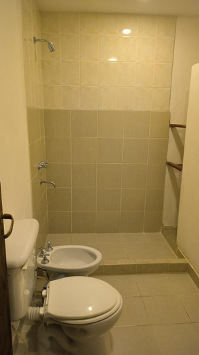 Bathroom 3, Parque Suites, Capital