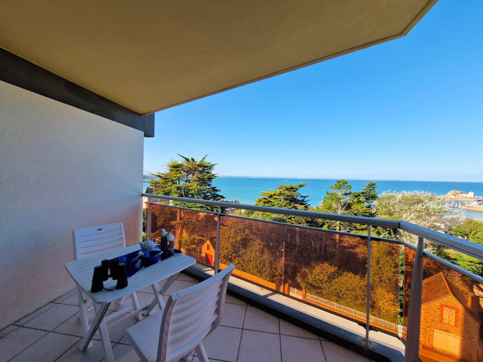 Balcony, Apartment With sea View Near Beach, Côtes-d'Armor