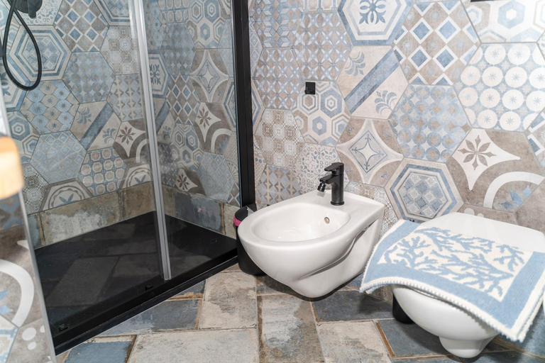 Bathroom 3, Apposentos in via Baus, Ogliastra