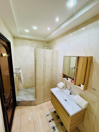 Bathroom 4, Darou Khoudoss Résidence Les Mamelles, Dakar
