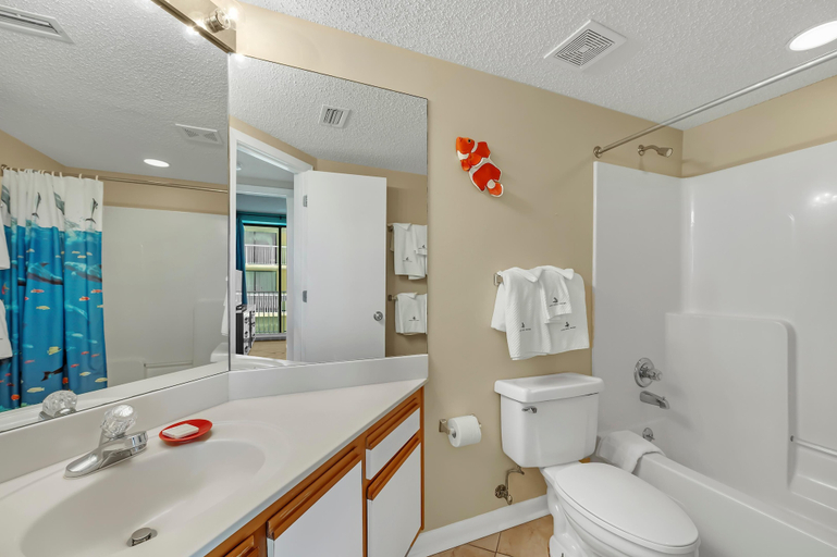 Bathroom 3, Bluewater 1101, Baldwin