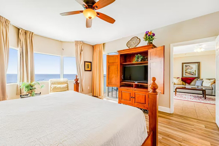 Bedroom 1, Tidewater 1902, Bay