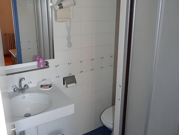 Bathroom 7