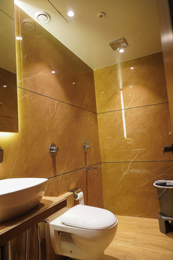 Bathroom 4, Hotel Sunshine Inn, Mumbai Suburban