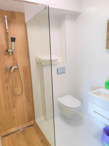 Bathroom 12