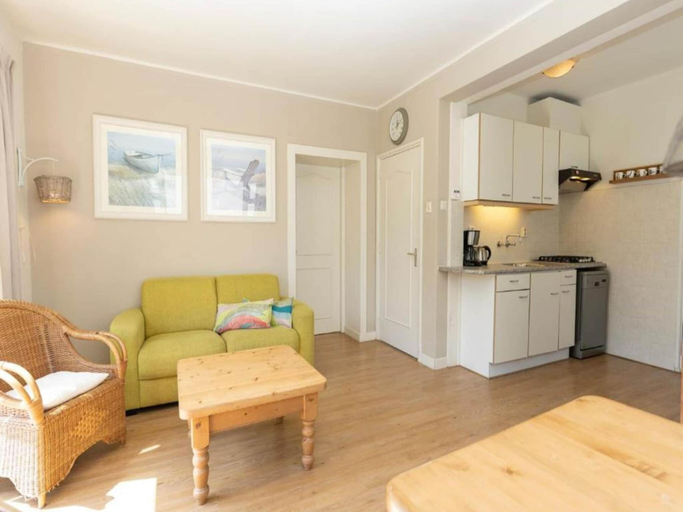 Living room 2, Spacious 2 Persons Apartment, Texel