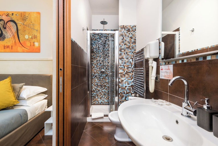 Bathroom 5, Cardinal Inn, Rome