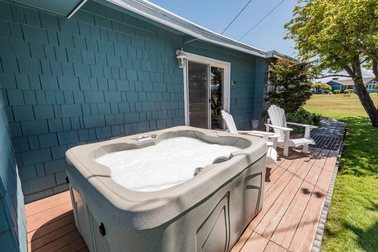 Bathroom 3, Juan de Fuca Waterfront Hotel & Cottages, Clallam
