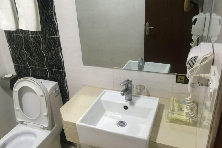 Bathroom 3, Rencai Hotel (Nan'ao), Chaozhou