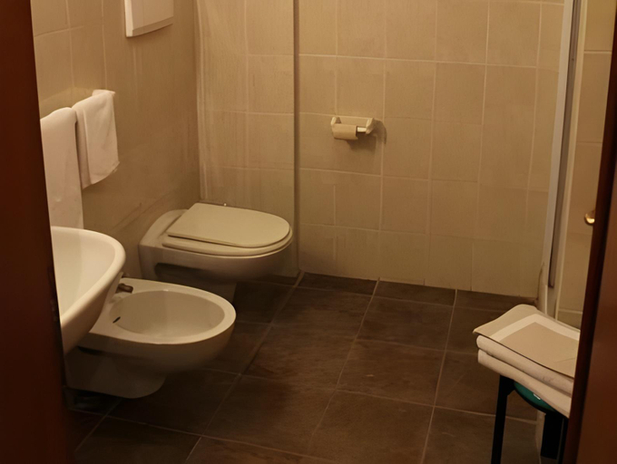 Bathroom 28