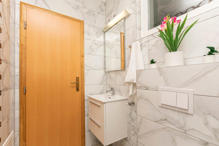 Bathroom 3, Apartments Villa Milas With Pool, Dugi Rat