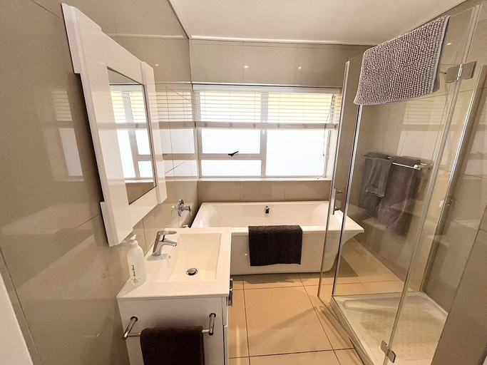 Bathroom 4, Sea Paradise, Eden