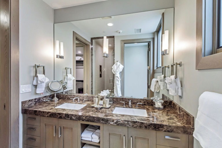 Bathroom 18