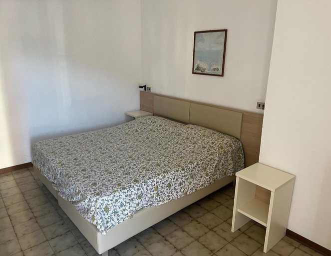 Room 2, Pietra Ligure Beach Residence for 4, Savona