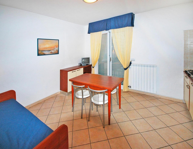 Room 3, Holiday Flat in Pretty Residence With Communal Pool in Pietra Ligure, Savona
