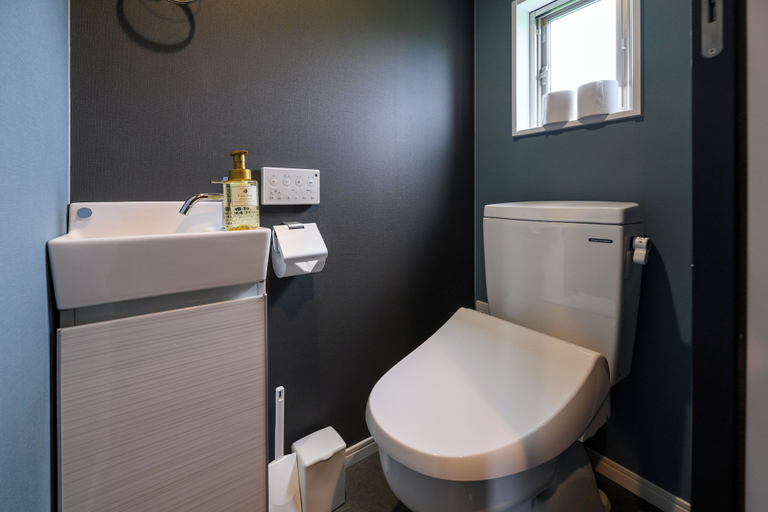 Bathroom 4, Cottage Churara, Uruma