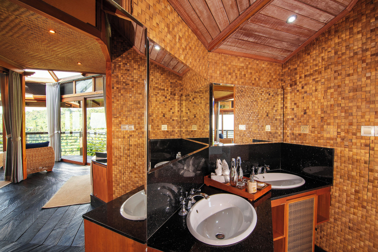 Bathroom 8