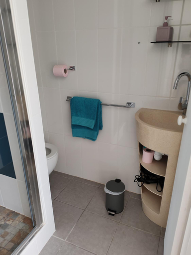 Bathroom 2, La revetizon, Charente-Maritime