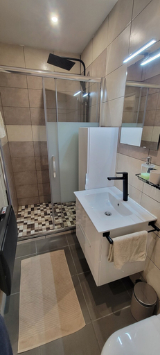 Bathroom 5, Mas les jasses, Hérault