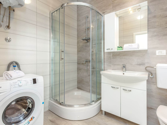 Bathroom 3, Spacious Apartment With Swimming Pool and Jacuzzi, Sea View, Crikvenica