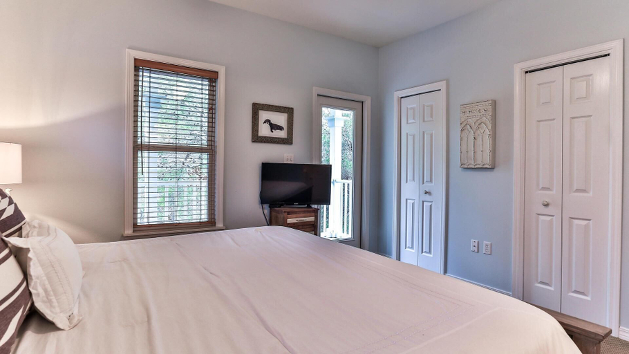 Bedroom 3, Monkey Business, Walton