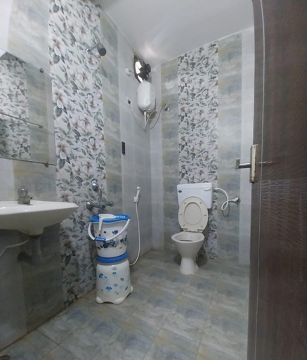 Bathroom 3, Smart Stay Rooms, Krishna